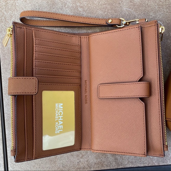 NWT Michael Kors Jet Set Chain Shoulder Tote & Wristlet Set - Picture 3 of 5